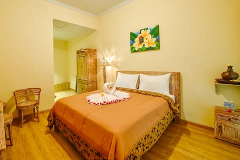 Family Deal! 5BR Double Bedroom in Karangasem