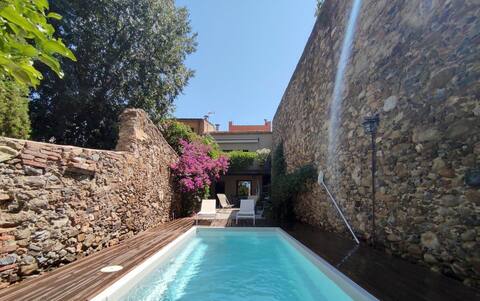House with pool in Garriguella
