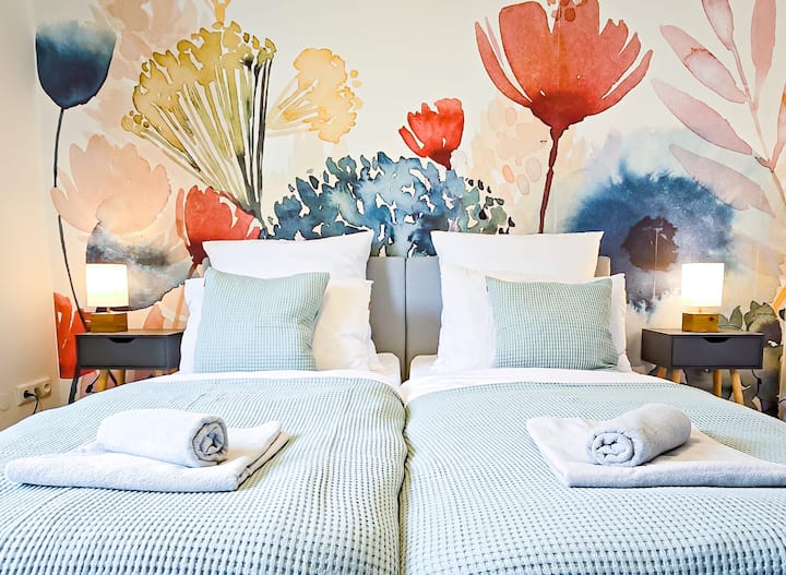 Ერთ-ერთი მყუდრო საძინებელი. Ეს არის ორი ერთადგილიანი საწოლი, რომლებიც შეიძლება კომფორტულად გამოიყოს ან ერთად დააწვინოთ - ზუსტად ისე, როგორც თქვენ გჭირდებათ!