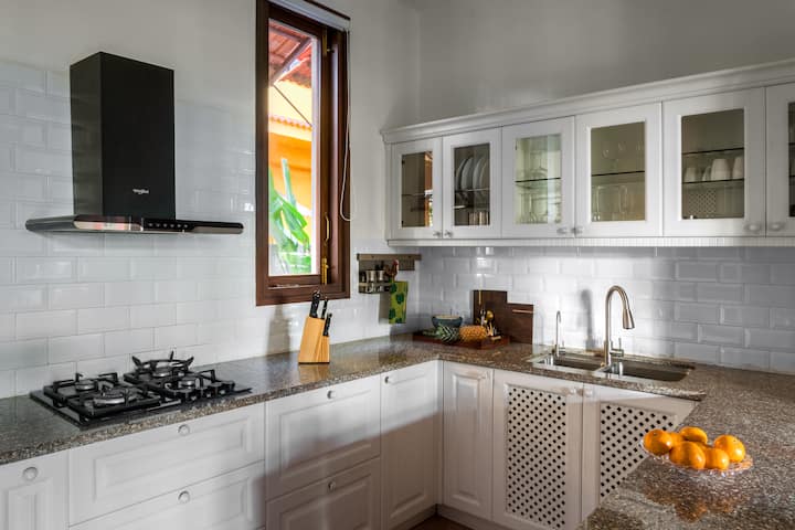 Full kitchen image 1