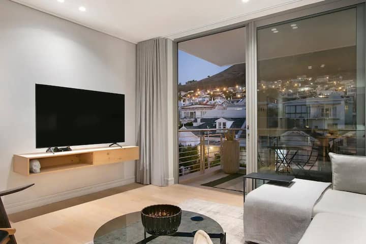 Greenpoint Hideaway: Pool, Balcony, Luxury Living - Ciudad del Cabo