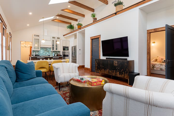 New Gorgeous Home Walk Downtown!