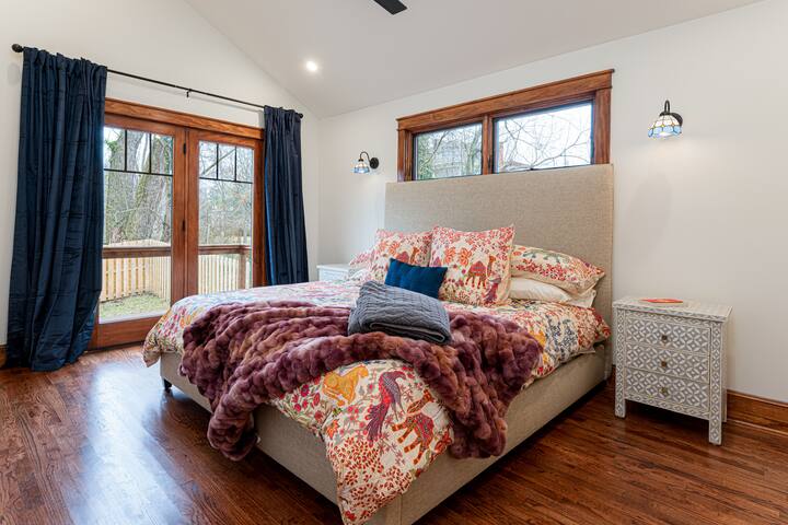 New Gorgeous Home Walk Downtown! gallery image 4