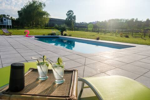 Country house with pool, wifi, TV, garden