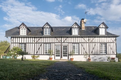 Country house with pool, wifi, TV, garden