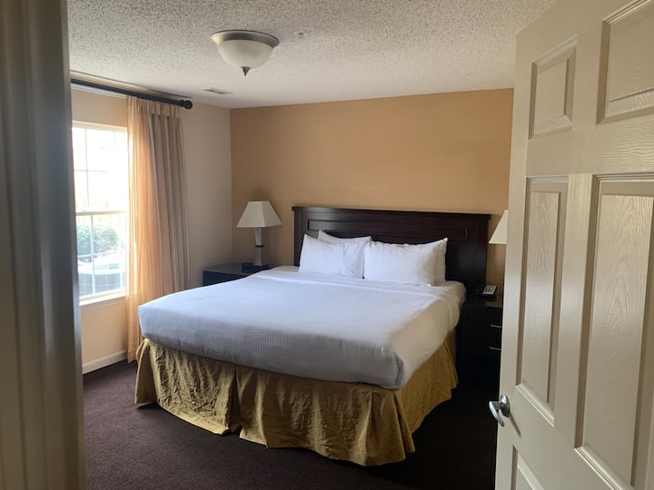 Починете си достатъчно в един от двата си основни апартамента, всеки с удобно двойно легло