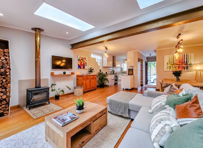 Cozy home in Muizenberg | No Loadshedding gallery image 2