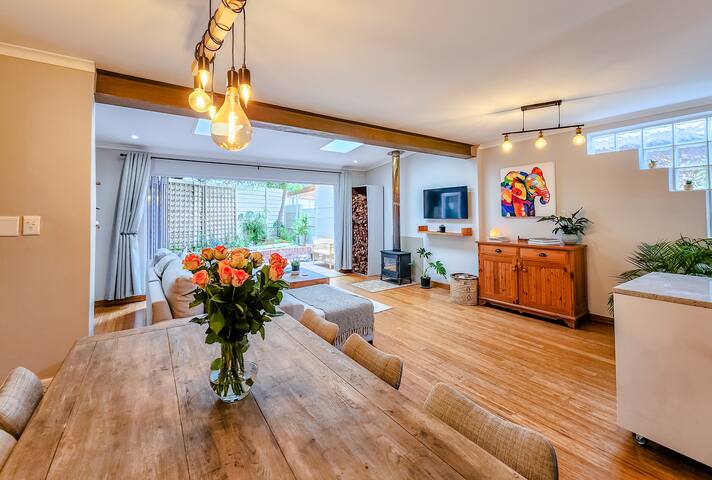 Cozy home in Muizenberg | No Loadshedding gallery image 4