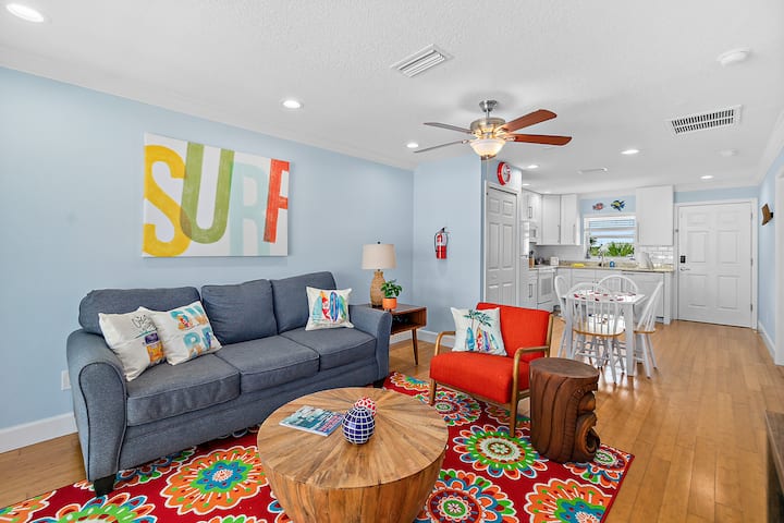 Surfs Up - 1 Block To Beach & Walk To Dining - Flagler Beach
