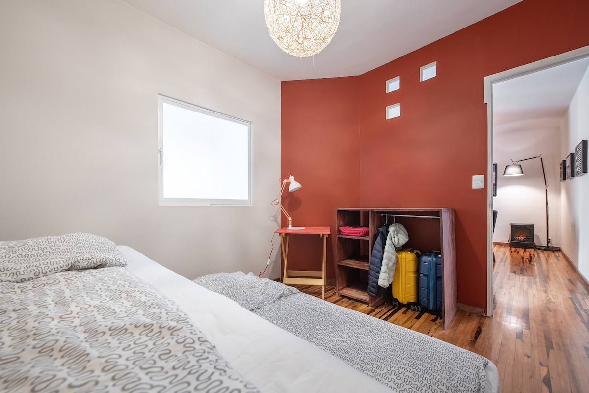 Bedroom 2: two single kangaroo beds