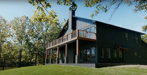 Lakefront Lodge at Walcox Point Sleeps 18