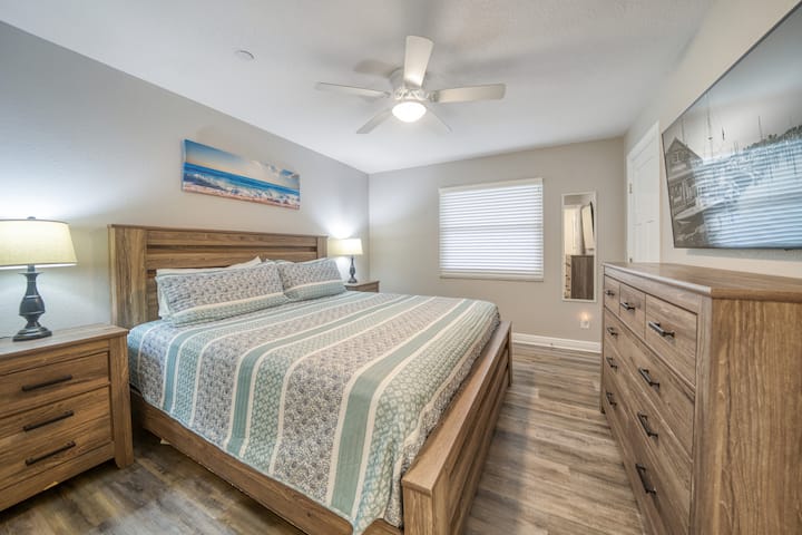 Двойно легло с дрешник и достатъчно място за съхранение