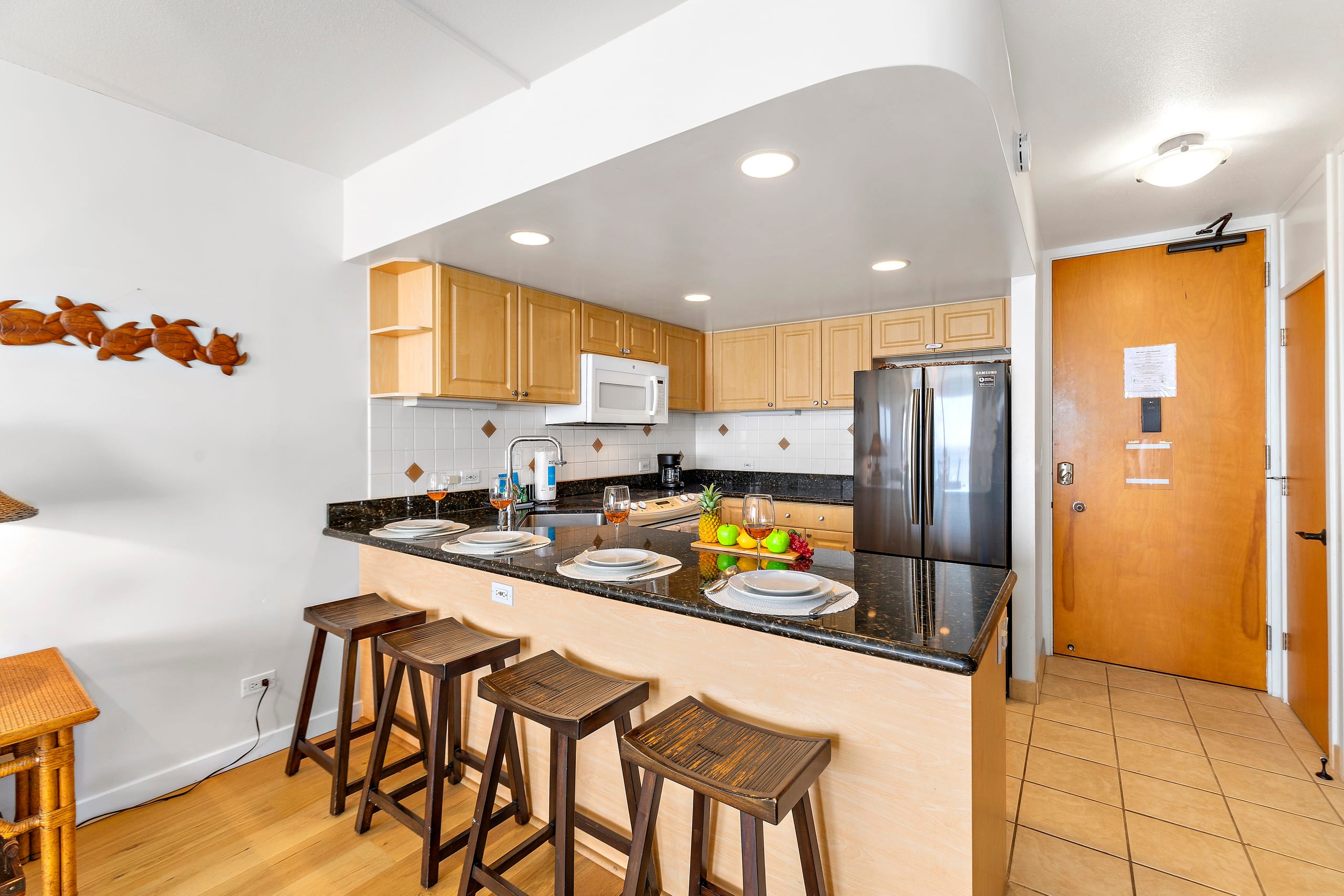 Condo in Honolulu · ★4.76 · 1 bedroom · 2 beds · 1 private bath - Image 15