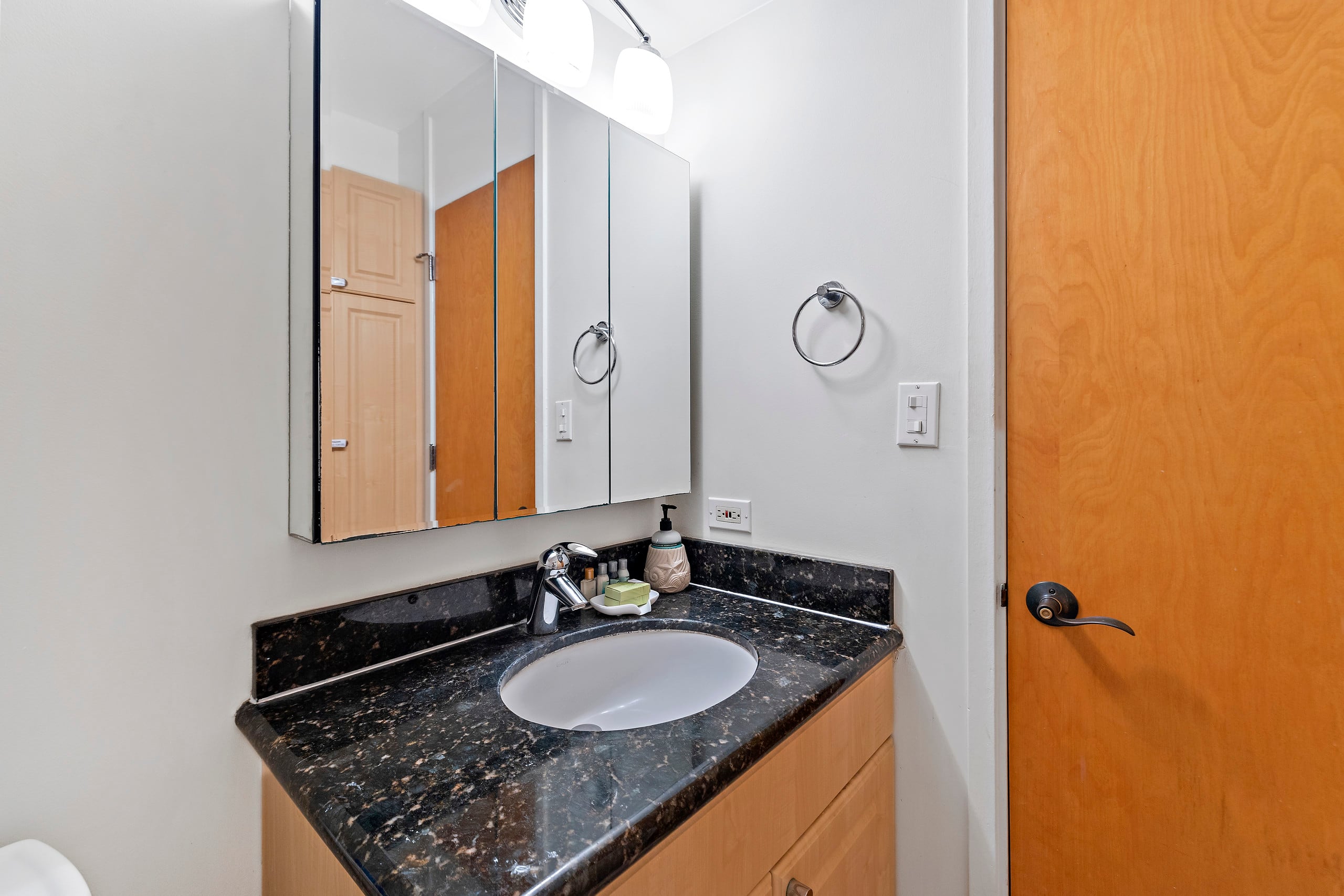 Condo in Honolulu · ★4.76 · 1 bedroom · 2 beds · 1 private bath - Image 24