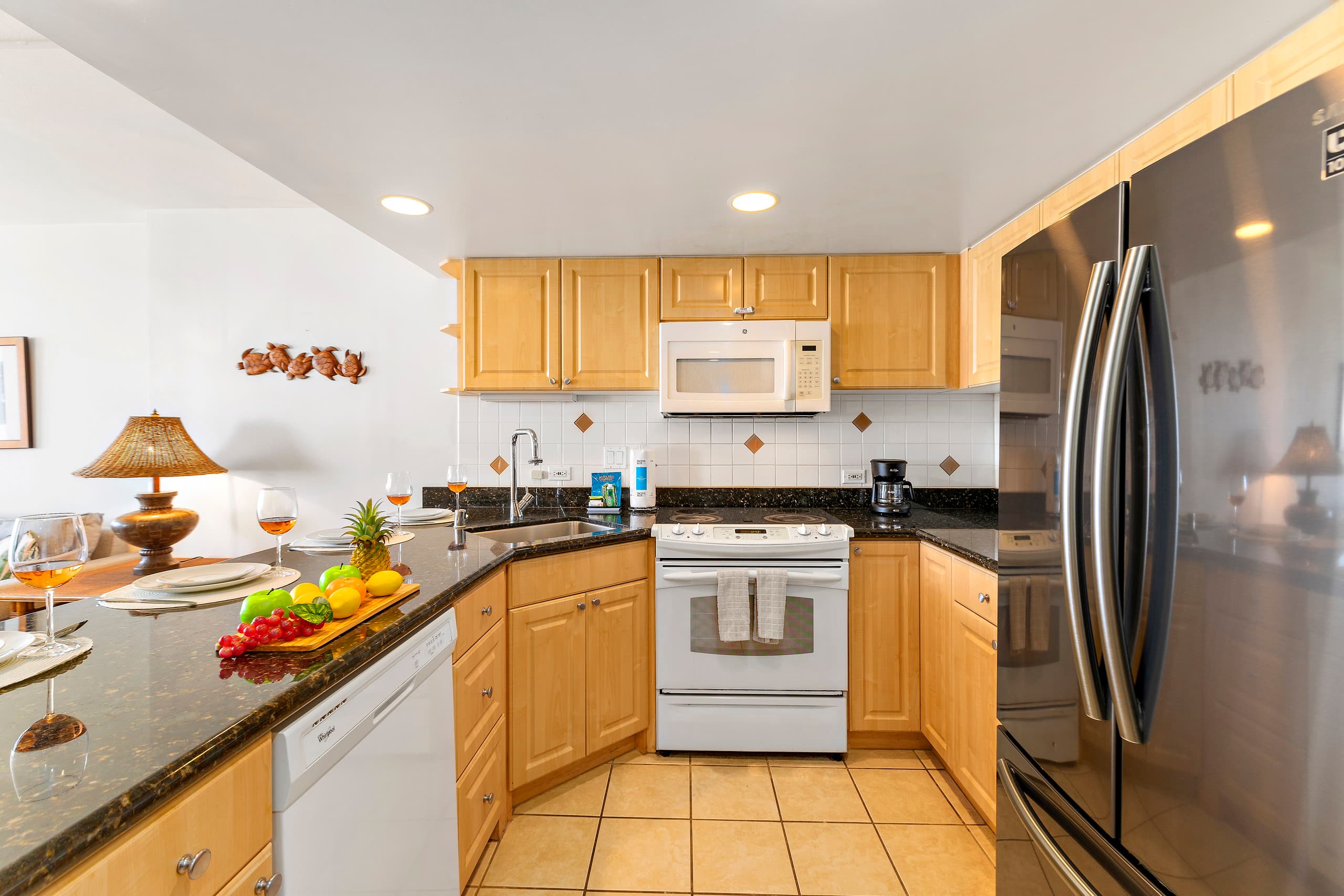 Condo in Honolulu · ★4.76 · 1 bedroom · 2 beds · 1 private bath - Image 13