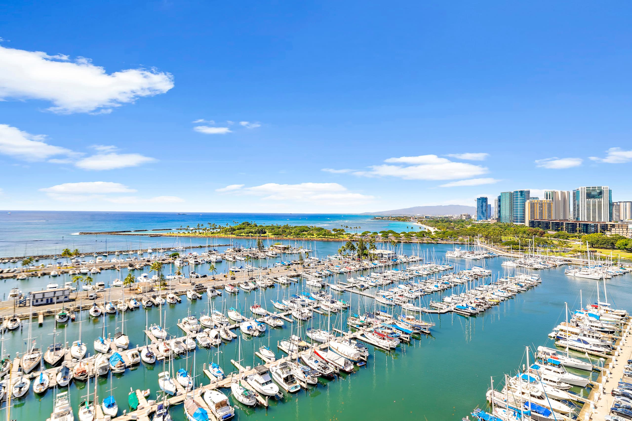 Condo in Honolulu · ★4.76 · 1 bedroom · 2 beds · 1 private bath - Image 32