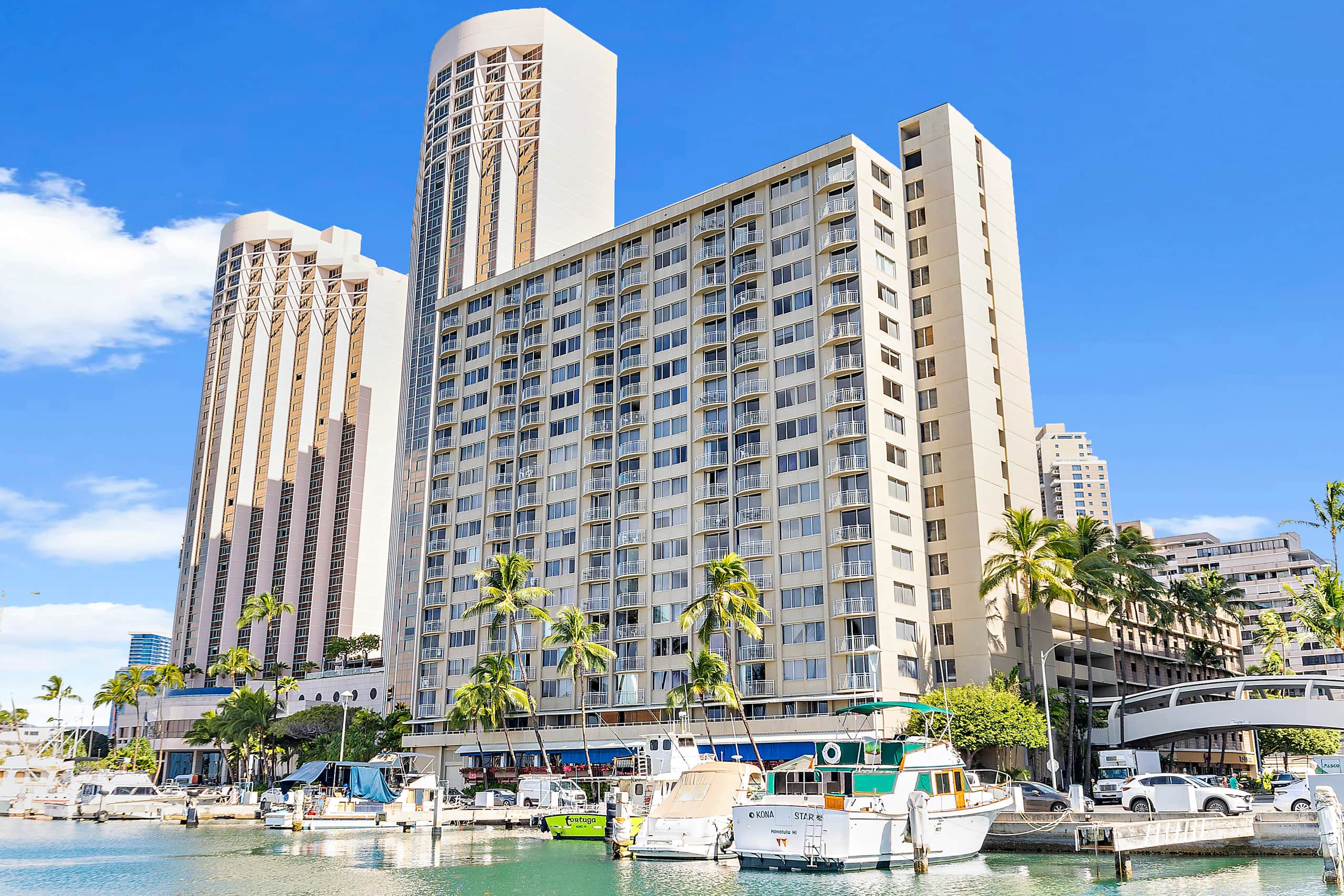 Condo in Honolulu · ★4.76 · 1 bedroom · 2 beds · 1 private bath - Image 28