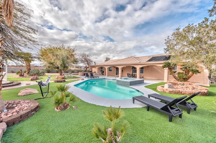 Stylish Modern Central House. 5 BRD 3 BTH!