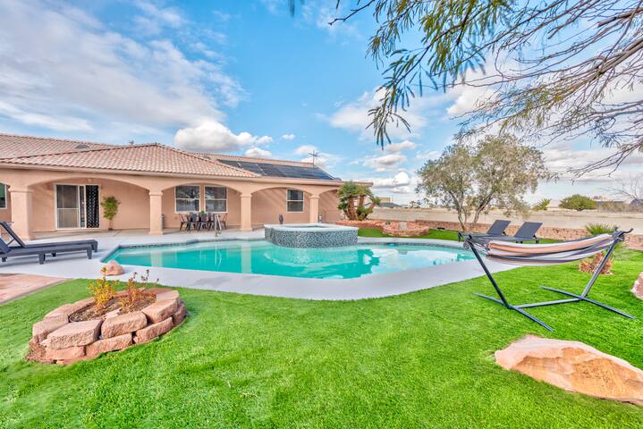 Stylish Modern Central House. 5 BRD 3 BTH! gallery image 5