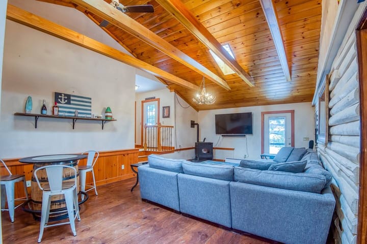 Mary's Mountain Lodge ~ Lakeview - Alton, NH