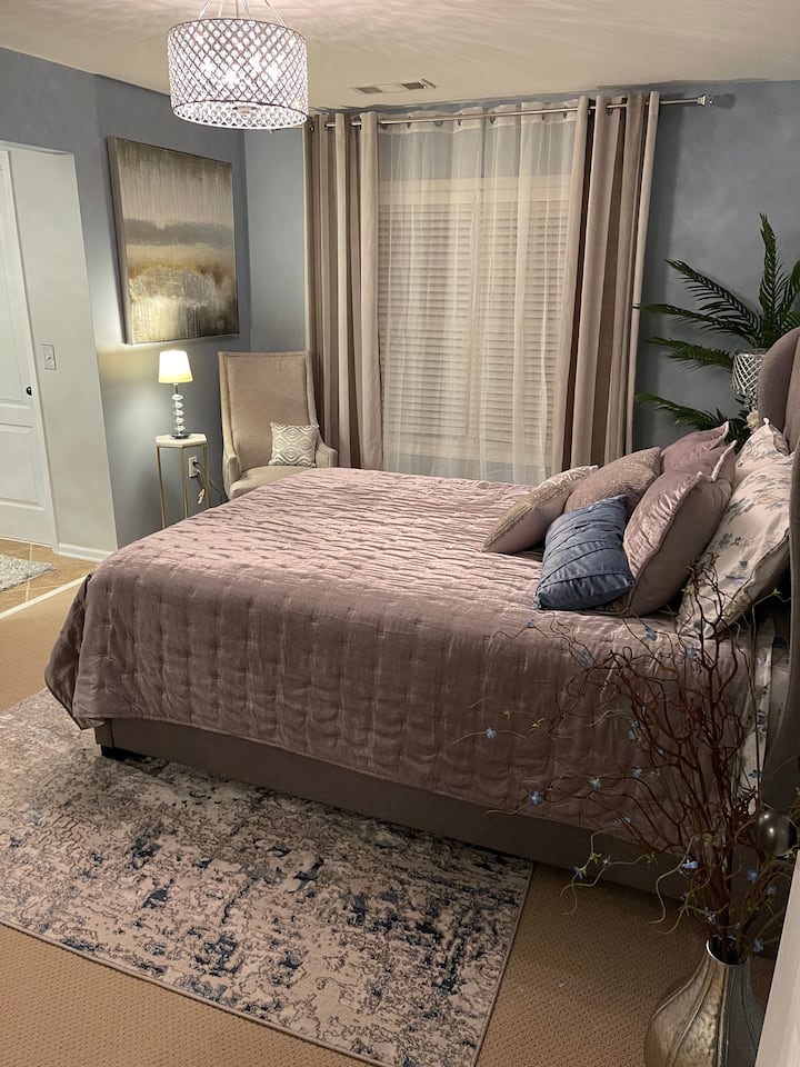 ห้องนอนเตียงควีนไซส์