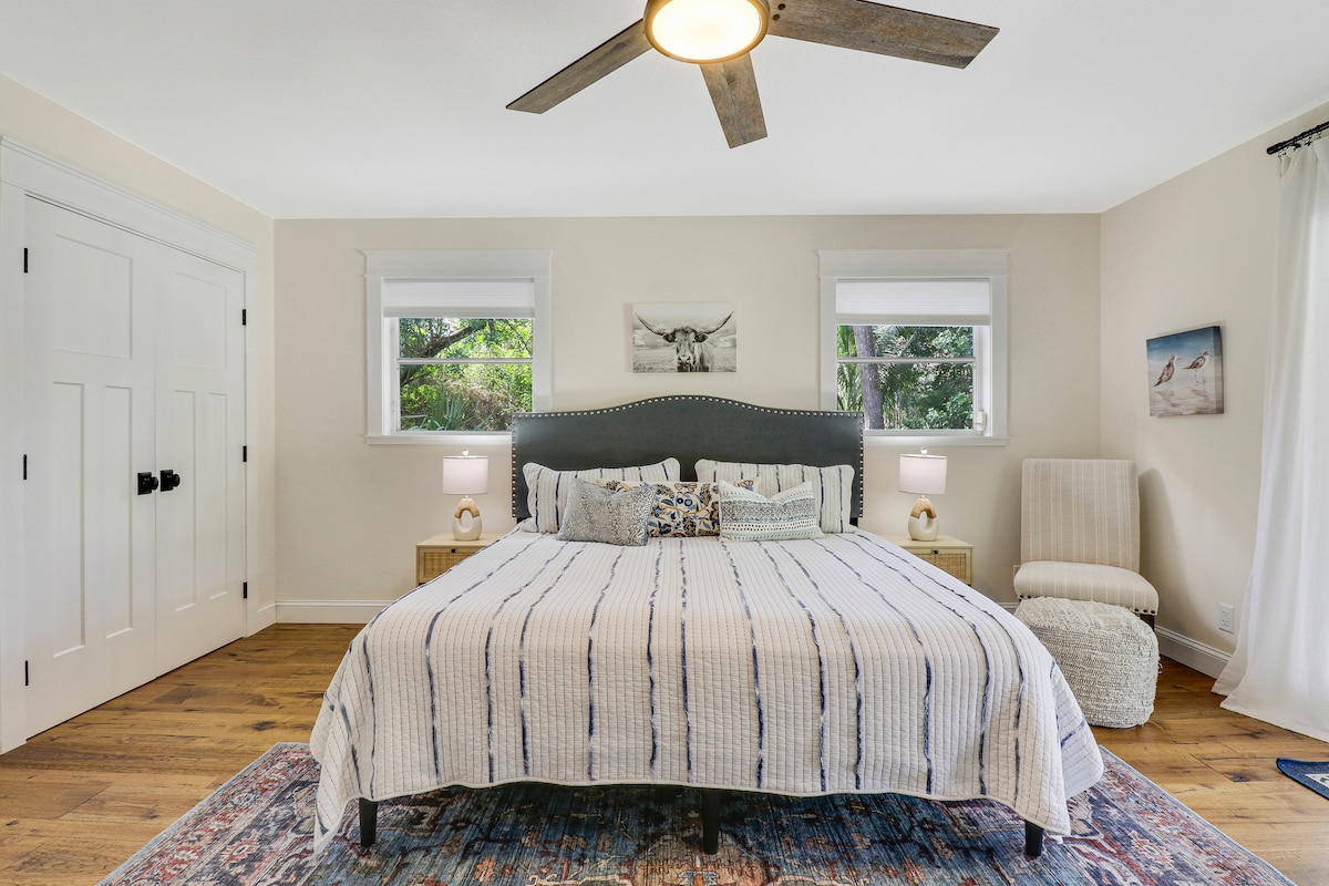 Брачен кревет (широк 150-179 см). Дополнителен брачен кревет (широк 180-179 см). Голем плакар