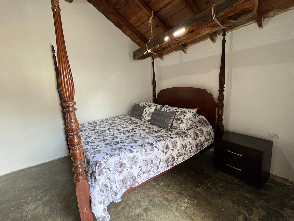 Top Airbnb: Vintage cabin Rio Ramos with private access to the river en Allende