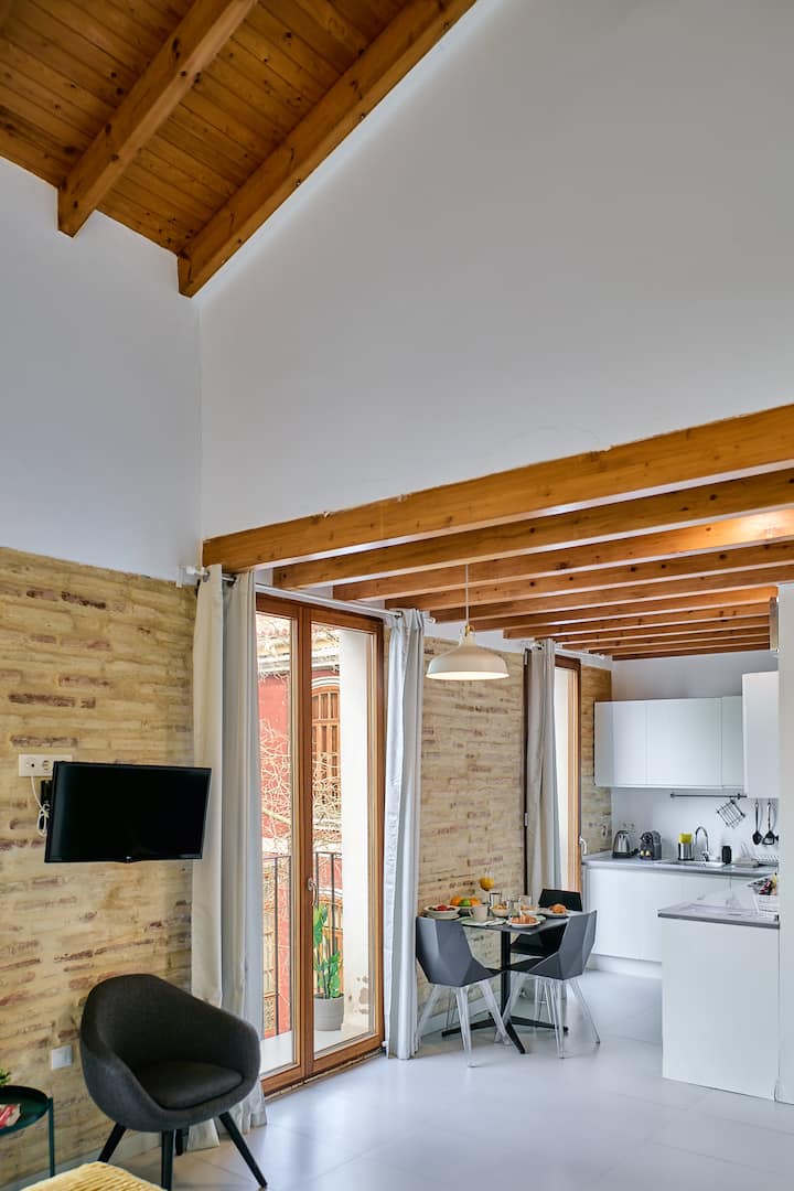 Loft De Techos Altos En La Plaza Del Carmen - Valencia