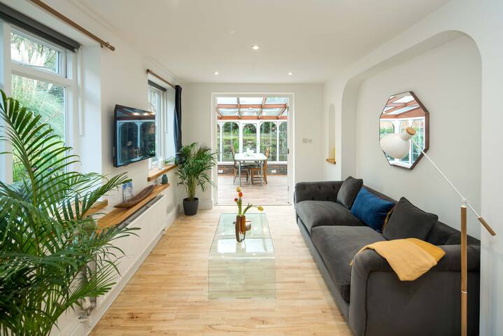 Spacious, luxurious 3 bed garden flat, Hampstead