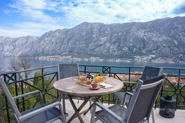 Prcanj Hill Apt With Sea View Terrace - Kotor