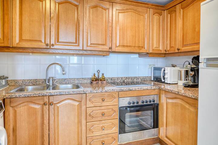 Apartamento en el centro con jardín y garaje gallery image 4