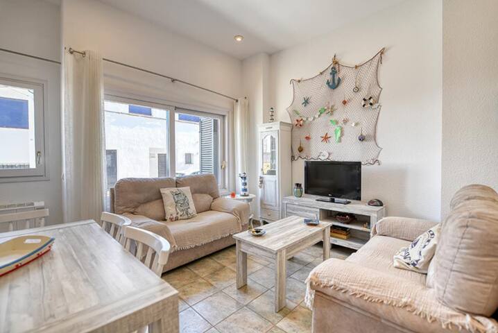 Apartamento en el centro con jardín y garaje gallery image 2