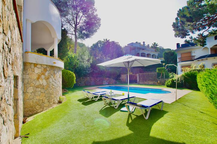 V&V Lloret-Villa Aurora exclusive 200 Fenals beach gallery image 5