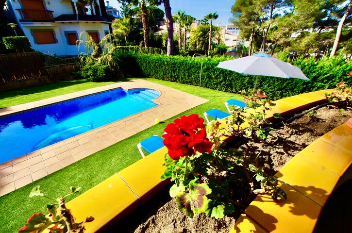 V&V Lloret-Villa Aurora exclusive 200 Fenals beach gallery image 2