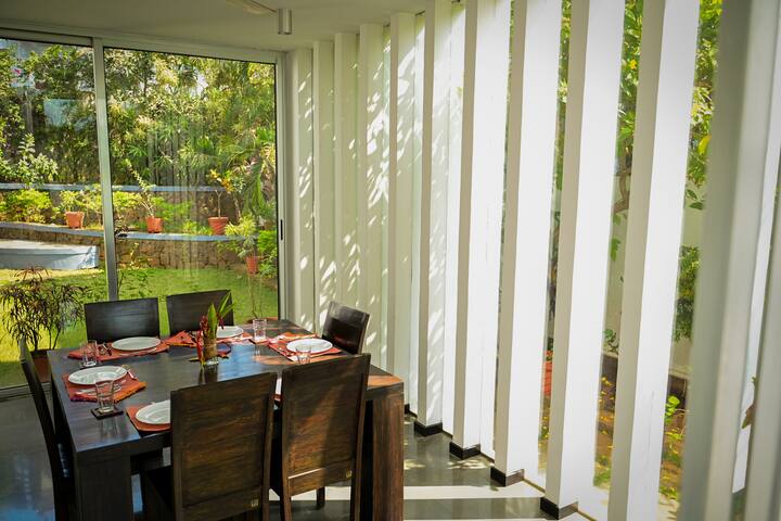 Dining area image 1