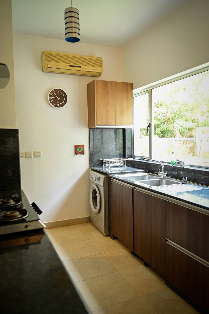 Full kitchen image 1