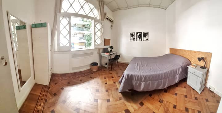 Quarto em casa compartilhada com ar-condicionado em Palermo
