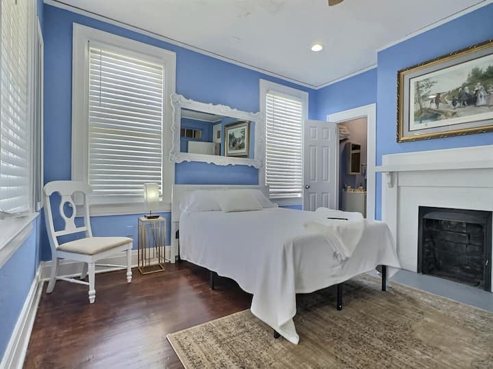 Madison-2, Discovery Flat; History Rich 1 Bd/1ba- - Montgomery