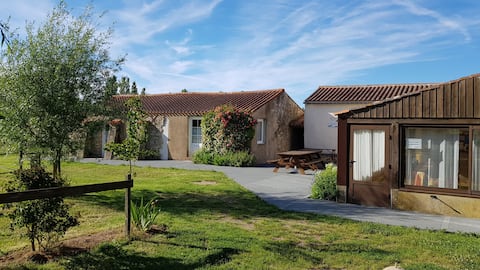 Le Maraîchin gîte, nature 3 km from the beaches.