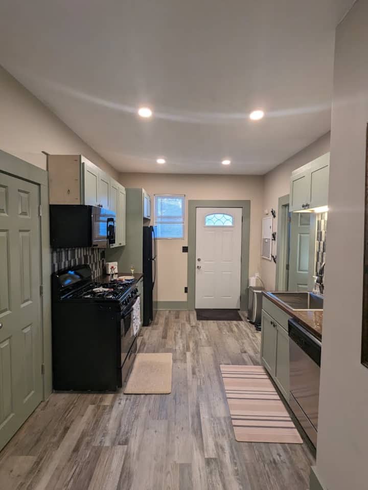 Clean And Cozy 2 Bed Apartment - Omaha, NE