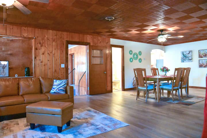 Captivating Coastal Cabin | Close To Downtown - Pensacola, FL