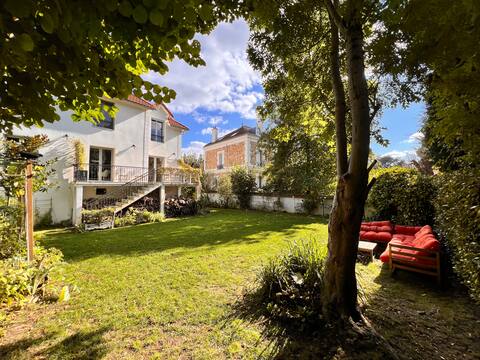 Family home near train station