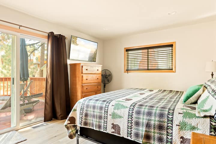 Indulge in the serene elegance of our master bedroom. This tranquil retreat features a sumptuous king size and direct deck access with views of the lake.