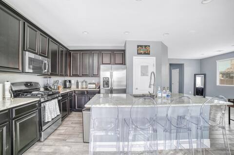 Peaceful and Pet Friendly Gated-8 miles from strip