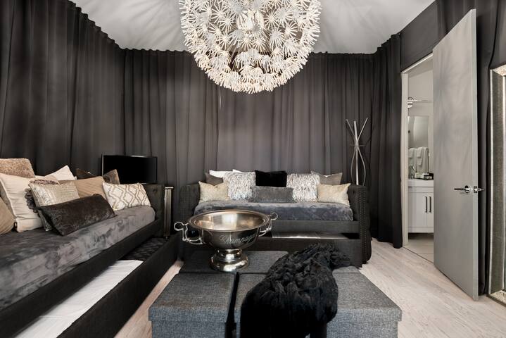 Stella | Downtown Gulch | 7 Min Drive to Broadway! gallery image 3