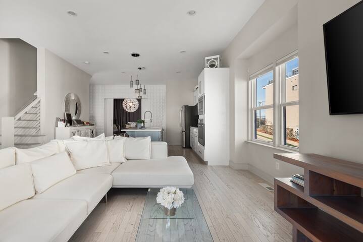 Stella | Downtown Gulch | 7 Min Drive to Broadway! gallery image 5