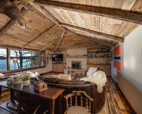 4 BDR | ON water lodge!