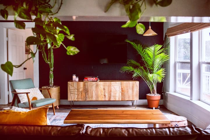 Get out of the city without giving up your favorite amenities. 