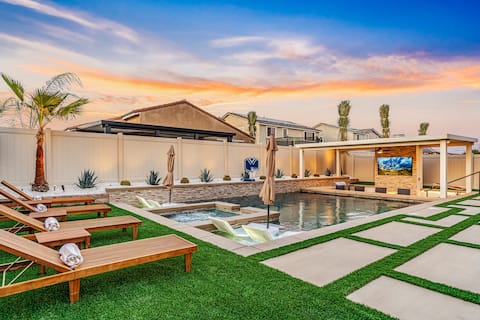 LUXE Game Room SwimUpBar Heated Pool/SPA Fireplace