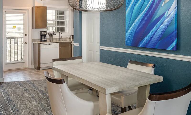 2 BD Downtown Newport Onshore! gallery image 5